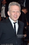 《柳暗花明》戛纳首映 评审高提耶帅气亮相抢镜