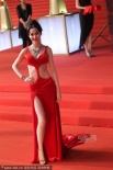肉蒲團女星藍燕布條裝性感亮相 衣不蔽體露春光