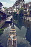 董洁穿超短热裤登杂志封面 游走巴黎街头秀美腿