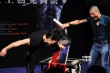 《街頭之王》召開發(fā)布會(huì) 導(dǎo)演現(xiàn)場(chǎng)凌空踢碎石碑