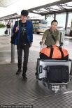 黄宗泽戴眼镜挡倦容 拒认第三者望与胡杏儿复合