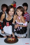 香港嫩模慶寫真大賣 曾淑雅、羅彩玲女仆裝亮相