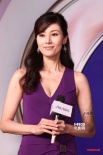 李嘉欣深V長裙性感亮相 有子萬事足否認生二胎