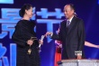 倪萍凭《大太阳》获最佳女主角奖 称拍戏喝白酒