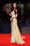 Angelababy威尼斯大秀美背 艳压“太极帮”型男