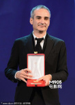 张曼玉前夫阿萨亚斯获最佳编剧奖 领奖绅士范足