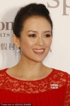 章子怡红蕾丝礼裙“靓”相 获老外高层贴面亲吻