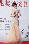 主持人李密裸色長裙性感嫵媚 裙擺宛若美人魚