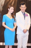 柳巖緊身裙亮相《冰雪11天》首映 遭男演員強(qiáng)拉