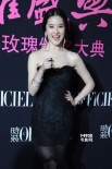柳岩露雪乳Miumiu秀双峰 张歆艺裸背巩俐显臃肿