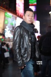 獨(dú)家寫(xiě)真：郭濤紐約街頭玩蹦高 露調(diào)皮型男本性