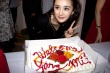 杨幂露事业线干练游走好莱坞 百位名人舞会欢迎