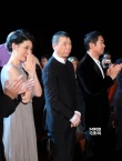《一九四二》首映觀眾起立鼓掌 馮小剛感動落淚