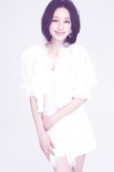 張儷寫真秀無瑕美肌 展示修長美腿演繹白色戀人