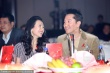 章子怡頻撩發(fā)顯性感姿態(tài) 與蔡國(guó)慶熱聊親密無(wú)比