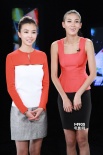 专访龙女郎：成龙受伤坐轮椅 生气酷爱捶大腿