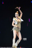 蔡依林性感百变广州开唱 趴地热舞大秀闪亮底裤