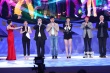 “村晚”剧组亮相公益晚会 吴君如现身谈父母