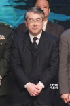 《雷锋的微笑》首映 唐国强秀书法呼唤雷锋精神
