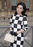 范冰冰身穿黑白棋盘装压轴亮相 与吴佩慈争艳