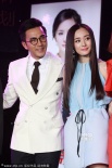 劉愷威愛(ài)撫楊冪長(zhǎng)發(fā)秀恩愛(ài) 唐嫣手纏繃帶現(xiàn)身