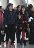 馮紹峰、倪妮十指緊扣現(xiàn)身 返滬探親疑好事將近