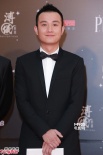文章登台步态优雅缓慢 文质彬彬笑容迷人又帅气