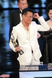 梁家輝四次問鼎影帝 難掩激動(dòng)擁吻妻子亢奮異常