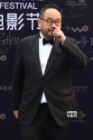 张一白黑色西装低调亮相 气定神闲展大师风范