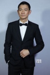 林志玲、刘德华现身后台 双双着黑色礼服亮相