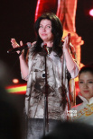 《父辈足迹》摘得最佳音乐奖 主创登台喜极而泣
