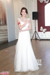 吴千语白色婚纱如预演婚礼 称赞男友林峰一百分