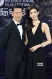 林志玲、刘德华牵手大秀亲密 Miumiu献吻钢铁侠