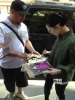 范冰冰国外拍片人气足 敷面膜仍被外籍粉丝认出