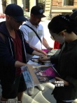 范冰冰国外拍片人气足 敷面膜仍被外籍粉丝认出