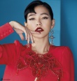 小S烈焰红唇强势袭来 展露白嫩双腿显麻辣性感