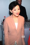 李宇春助阵电影频道中国之夜 花色西服帅气逼人