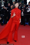李宇春霸氣紅袍亮相驚艷全場 影帝布洛迪吻女友