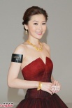 周麗淇抹胸長(zhǎng)裙露香肩 望覓真命天子不排除閃婚