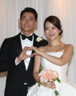 鄭錫元、白智英結(jié)婚擁吻 9歲差姐弟戀終成正果