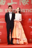 冯绍峰携倪妮甜蜜秀恩爱 倪妮小鸟依人频现娇羞