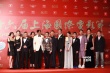 周潤發(fā)白西裝發(fā)型搞笑 攜手發(fā)嫂上影節(jié)秀恩愛