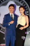 馮紹峰倪妮攜手撈金 戴情侶表十指相扣大曬恩愛(ài)