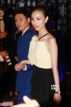 馮紹峰倪妮攜手撈金 戴情侶表十指相扣大曬恩愛(ài)