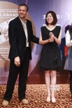 《红》主演全部零经验 美国男戏中情牵中国姑娘