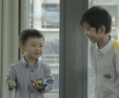 张柏芝两子再曝清晰照 小Q咧嘴憨笑Lucas酒窝甜