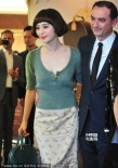 范冰冰BOBO頭秀乳溝顯嬌俏 與老外相擁顯親密
