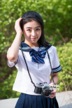 張含韻清純?cè)煨团碾s志封面 再穿可愛(ài)校服致青春