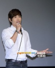 《赤焰战场2》韩国热映 李秉宪帅气亮相拥抱影迷