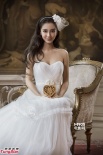 Angelababy憧憬简单温馨婚礼 穿婚纱提前当新娘